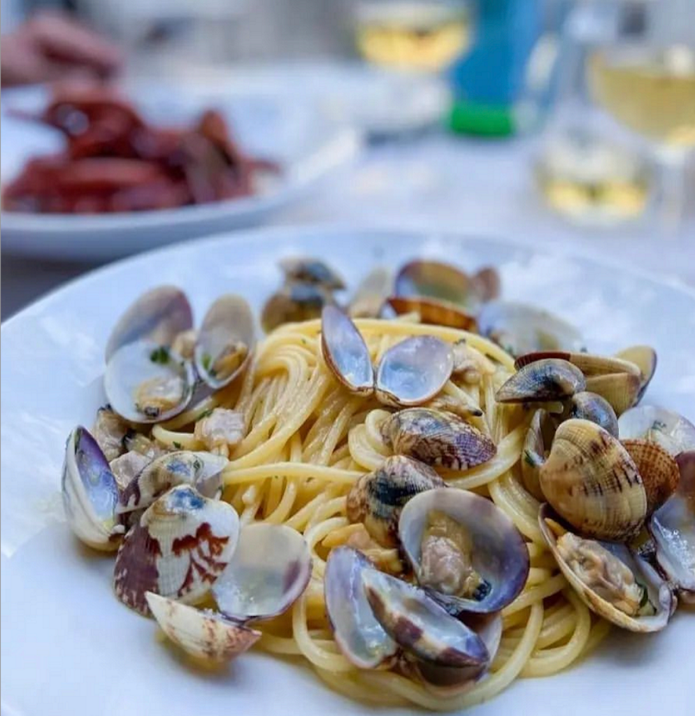 Questa immagine ha l'attributo alt vuoto; il nome del file è ristoranti.png